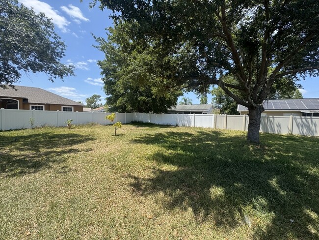 Building Photo - 556 Koala Dr