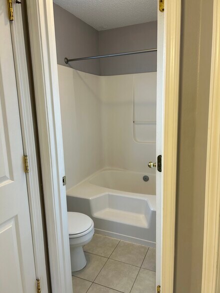 Building Photo - 4639 Sunsail Cir