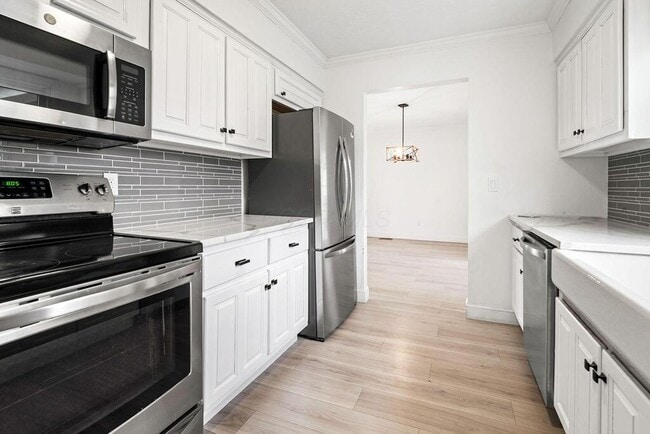 Building Photo - 39 Groton Dr