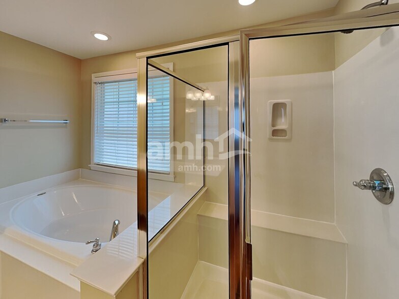 Building Photo - 7355 Sedgebrook Dr W