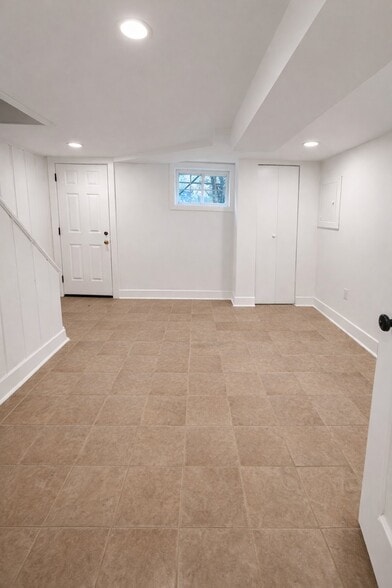 Building Photo - 1300 Dexter Terrace SE