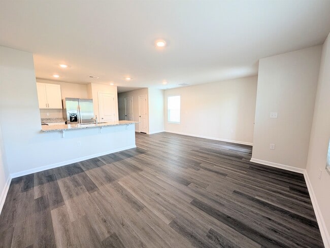 Building Photo - 632 Golden Resin Rd