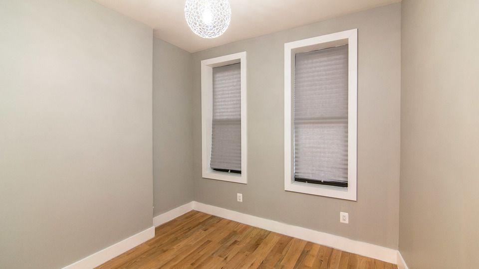 Building Photo - 1319 Halsey St