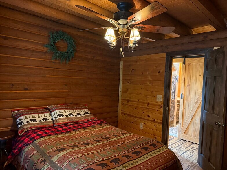 Building Photo - 1011 Lake Shore Dr