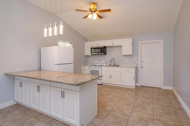 Building Photo - 3/1 Home With A Detached 1/1 Bd In-Law Suite And Detached Airconditioned Metal Storage