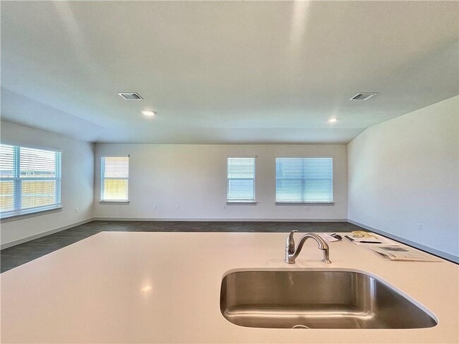 Building Photo - 110 Krause Spgs Dr