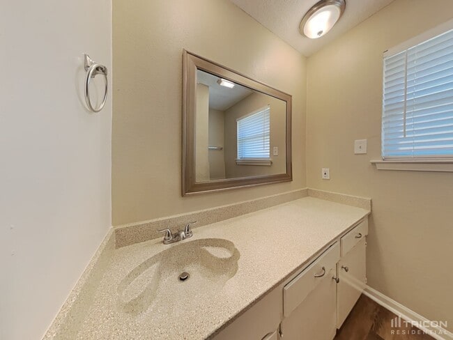 Building Photo - 3328 Woodthrush Ln