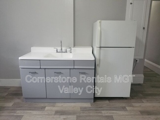 Building Photo - 205 3rd Ave SE