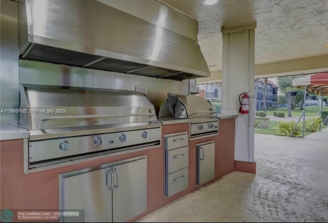 Building Photo - 8900 Washington St