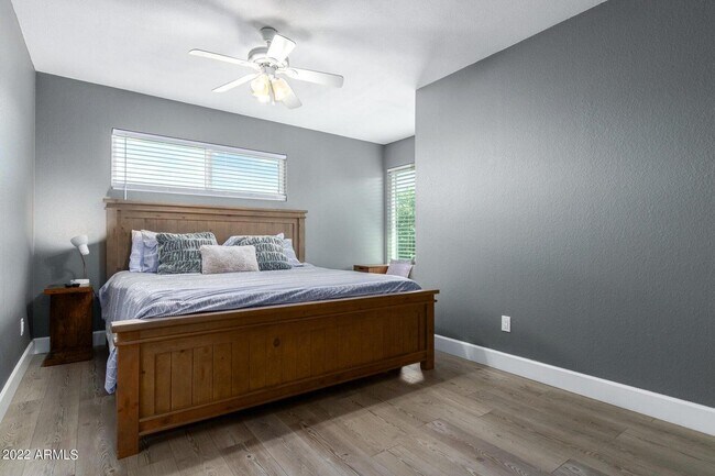 Building Photo - 1502 E Topeka Dr