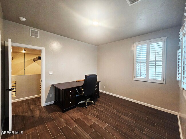 Building Photo - 13185 Tiverton Rd