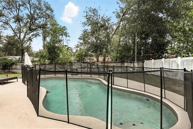 Building Photo - 102 Ventura Dr