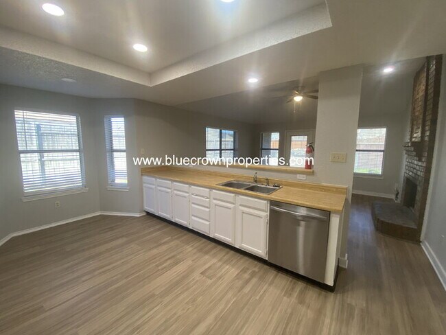 Building Photo - 1212 Case Dr