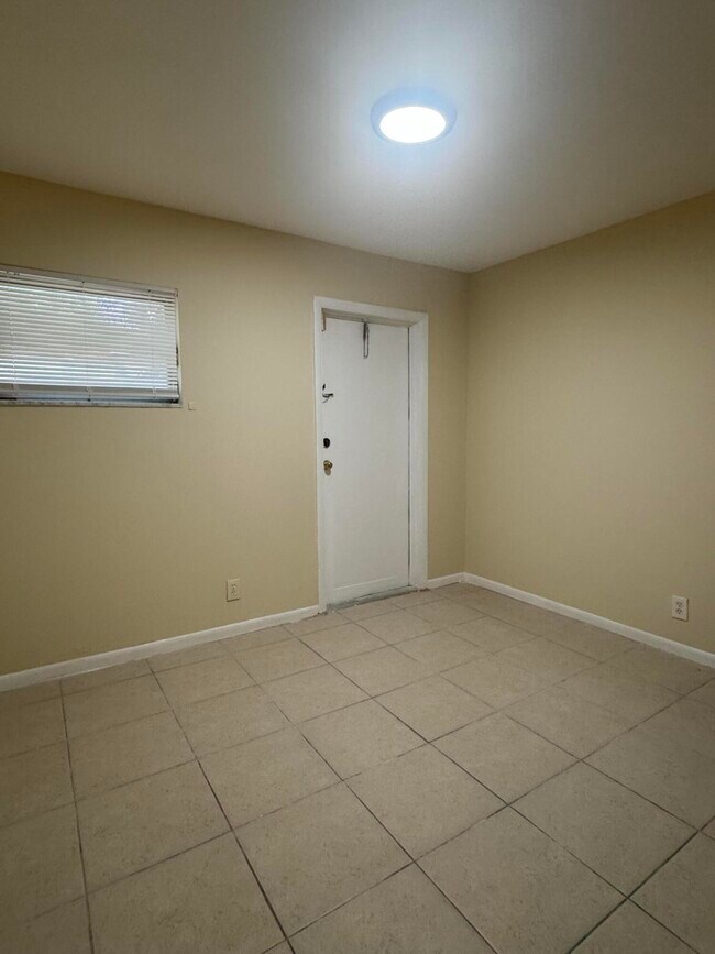 Building Photo - 1324 Gateway Dr