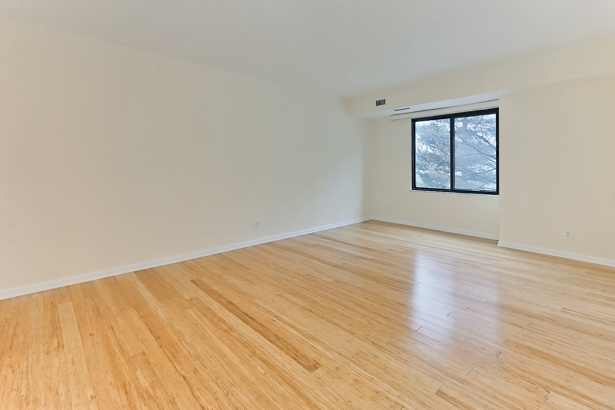 Building Photo - 3800 Powell Ln