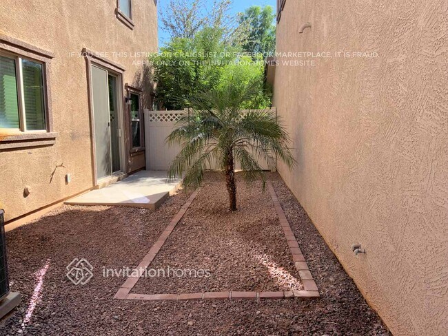 Building Photo - 865 S Pheasant Dr