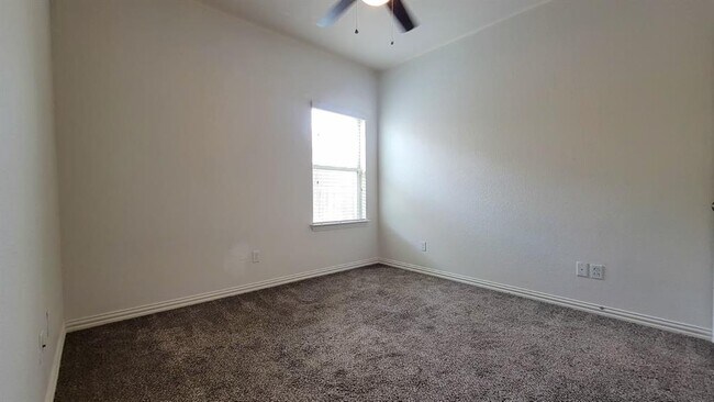 Building Photo - 386 Shale Cir