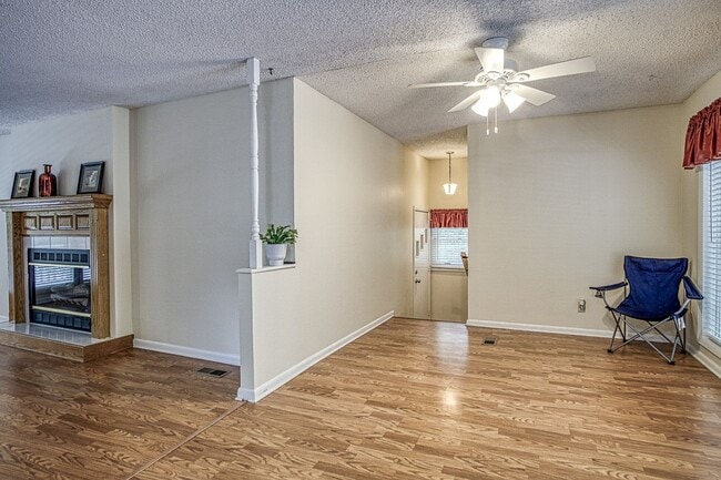 Building Photo - Central Hot Springs Village/Home/Unfurnished