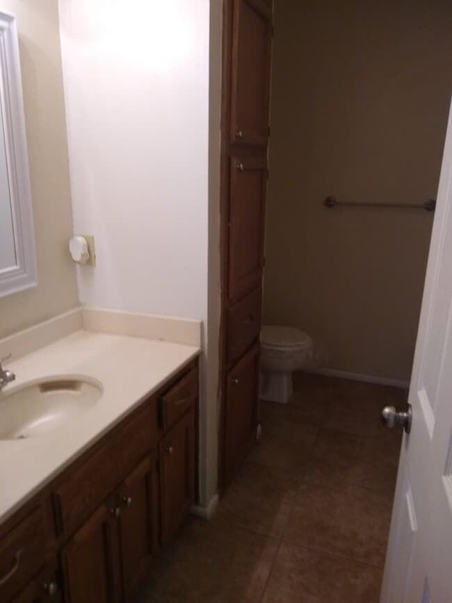 Building Photo - 7816 Bles Ave