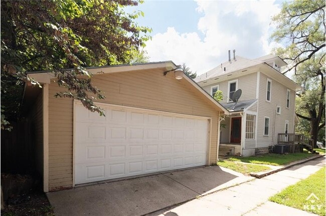 Building Photo - 1258 N Lewellen Ave
