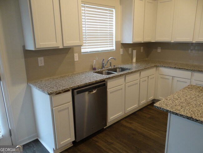 Building Photo - 3473 Hawthorn Farm Blvd