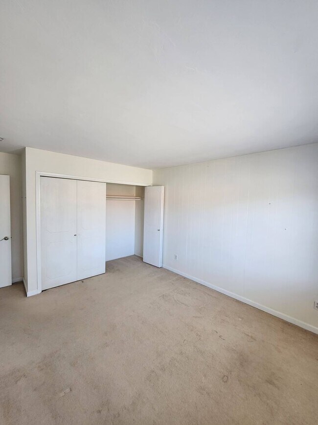 Building Photo - 4 Bedroom Single Story House in University City