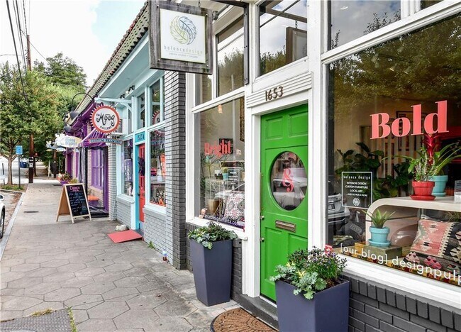 Building Photo - 326 Mathews Ave NE