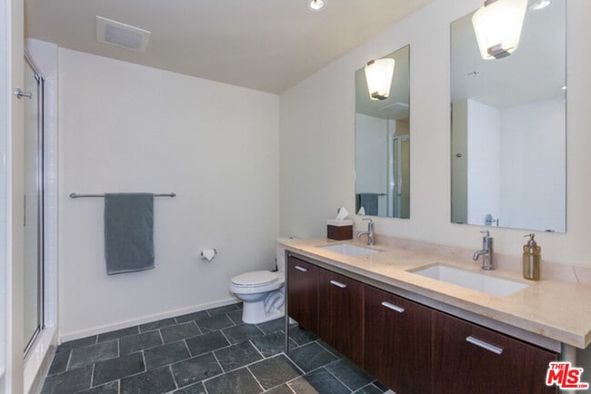 Building Photo - 1155 S Grand Ave