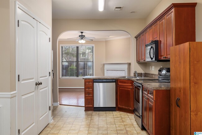 Building Photo - 2250 Ridgemont Dr