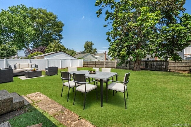 Building Photo - 19 Dakota St