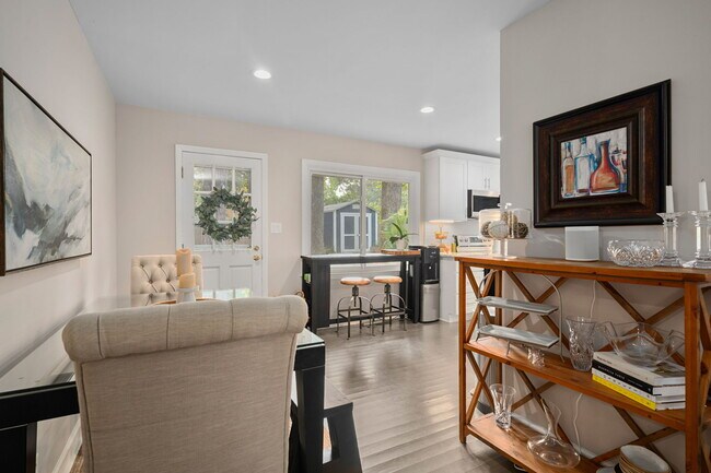 Building Photo - 3304 Glenridge Dr