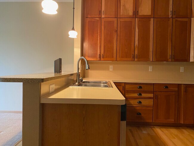 Kitchen - 3251 Louisiana Ave S