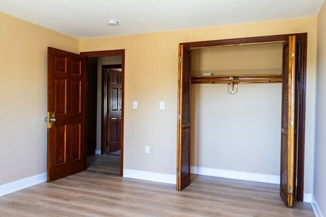 Building Photo - 37 Blendall St