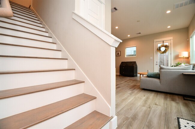 Building Photo - 1239 W Tidwell Rd