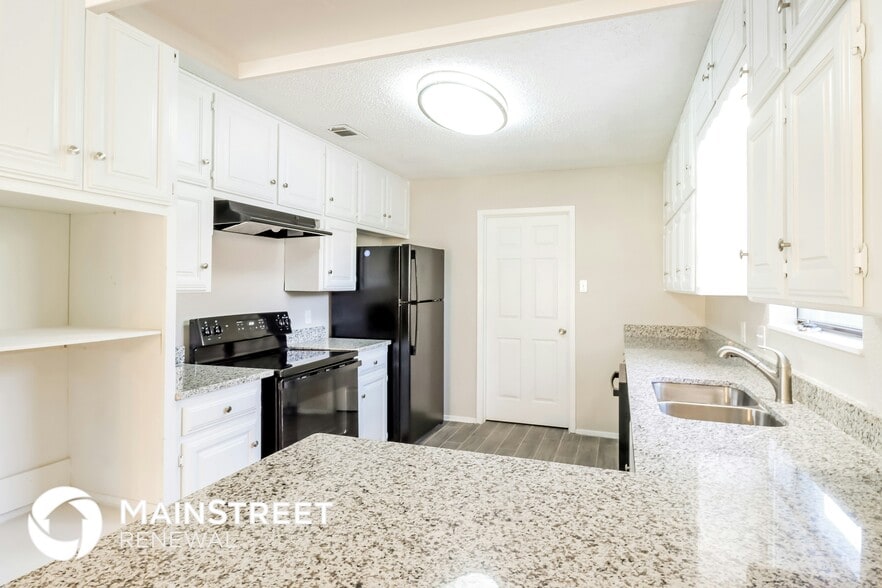 Building Photo - 5712 Caracas Dr