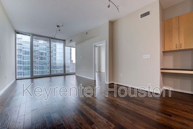 Building Photo - 5925 Almeda Rd