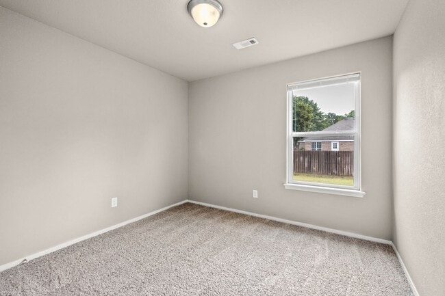 Building Photo - Gorgeous 4 bedroom home!