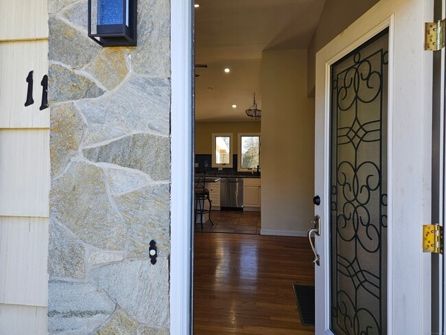 Building Photo - 11 Brookfield Dr