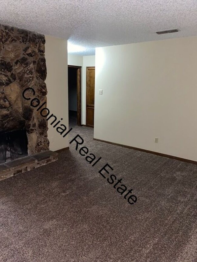 Primary Photo - Cozy 2 bedroom 1 bathroom apartment with a...