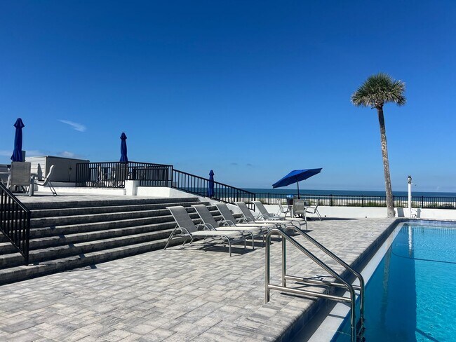 Building Photo - 1BR/1BA Newly Renovated Canal front Condo ...