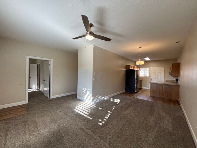 Primary Photo - APARTMENT IN GREAT LOCATION FOR RENT!