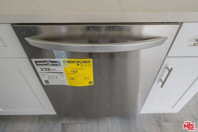 Building Photo - 10043 Haines Canyon Ave