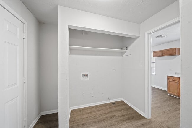 Building Photo - 1517 W Snyder St