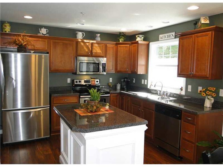Building Photo - 241 Persimmon Lane