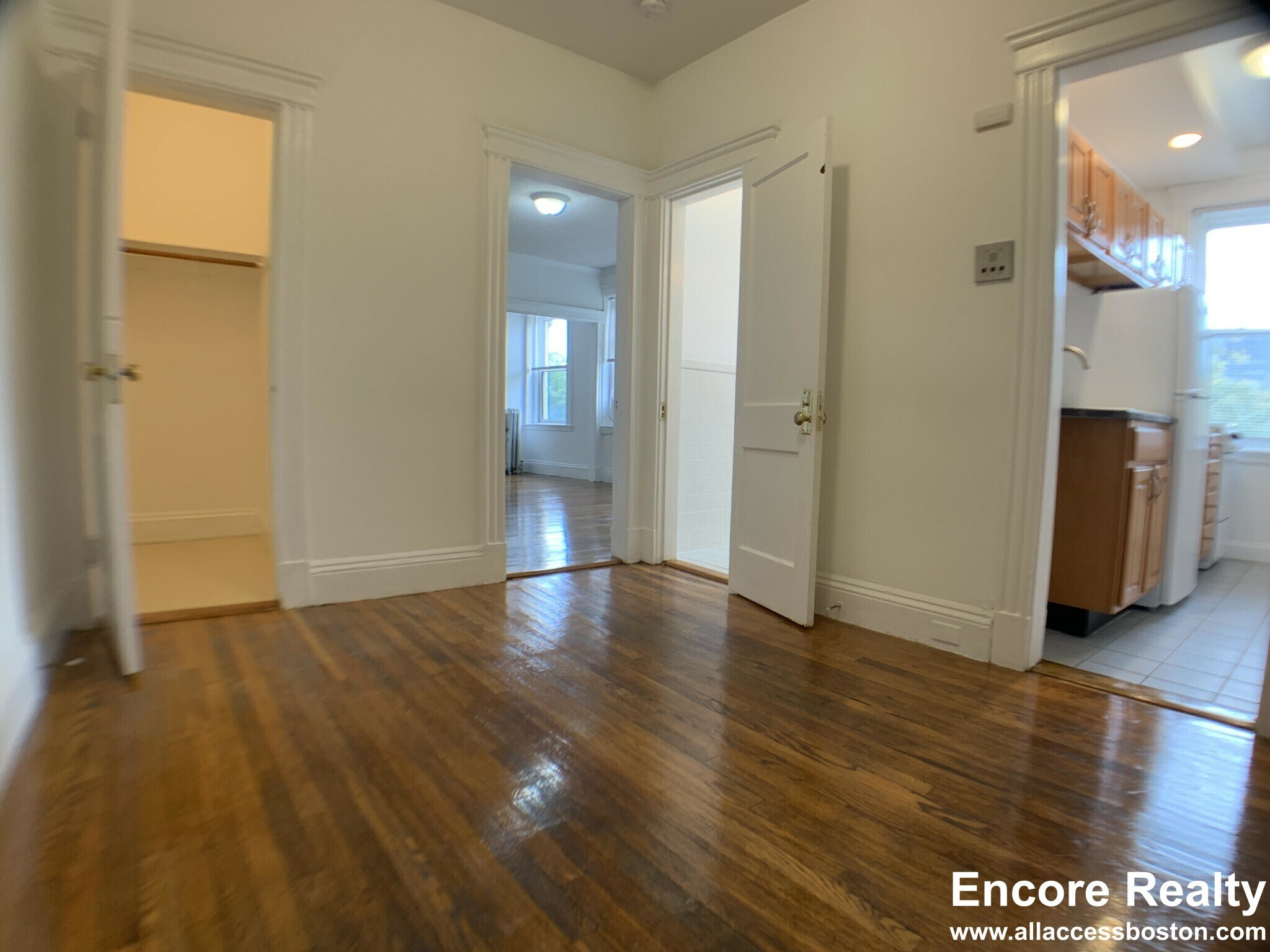 Building Photo - 195 Park Dr