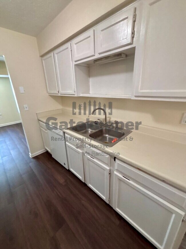 Building Photo - 145 Fieldstone Dr