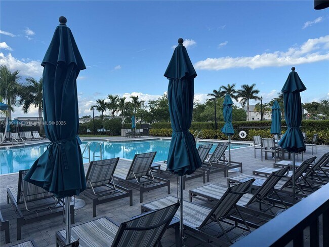 Building Photo - 1021 SE 27th Terrace