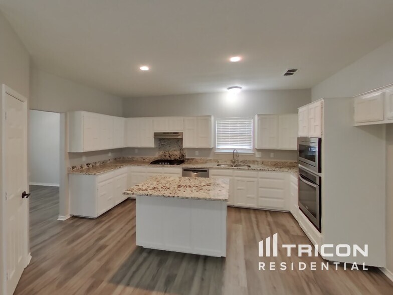 Building Photo - 8401 Manchester Dr