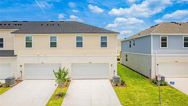 Building Photo - 9836 Walkway Dr