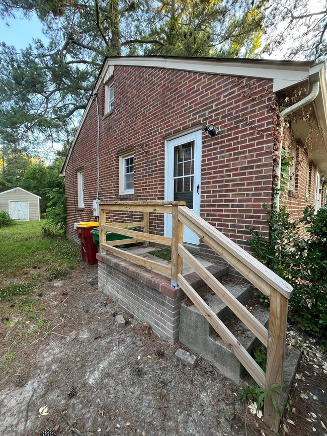 Building Photo - 1006 Hampton Rd